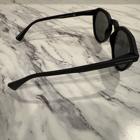 Hawkers Warwick Uptown S9/HWRS21BBTP Black Sunglasses 51-20-140 - Picture 3 of 9